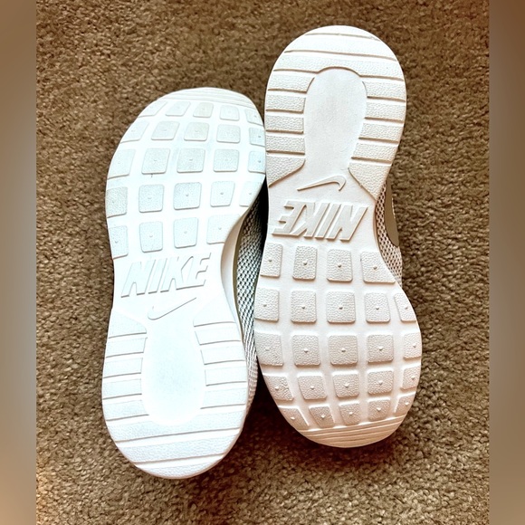 ℬℯ𝒾𝑔ℯ 𝒩𝒾𝓀ℯ 𝓌ℴ𝓂ℯ𝓃𝓈 𝒯𝒶𝓃𝒿𝓊𝓃 ℛ𝒶𝒸ℯ𝓇 𝒮𝓃ℯ𝒶𝓀ℯ𝓇𝓈 - Picture 3 of 3